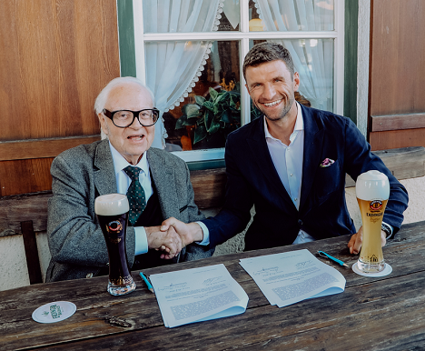 Thomas Müller wird neuer Markenbotschafter der ERDINGER Weißbräu